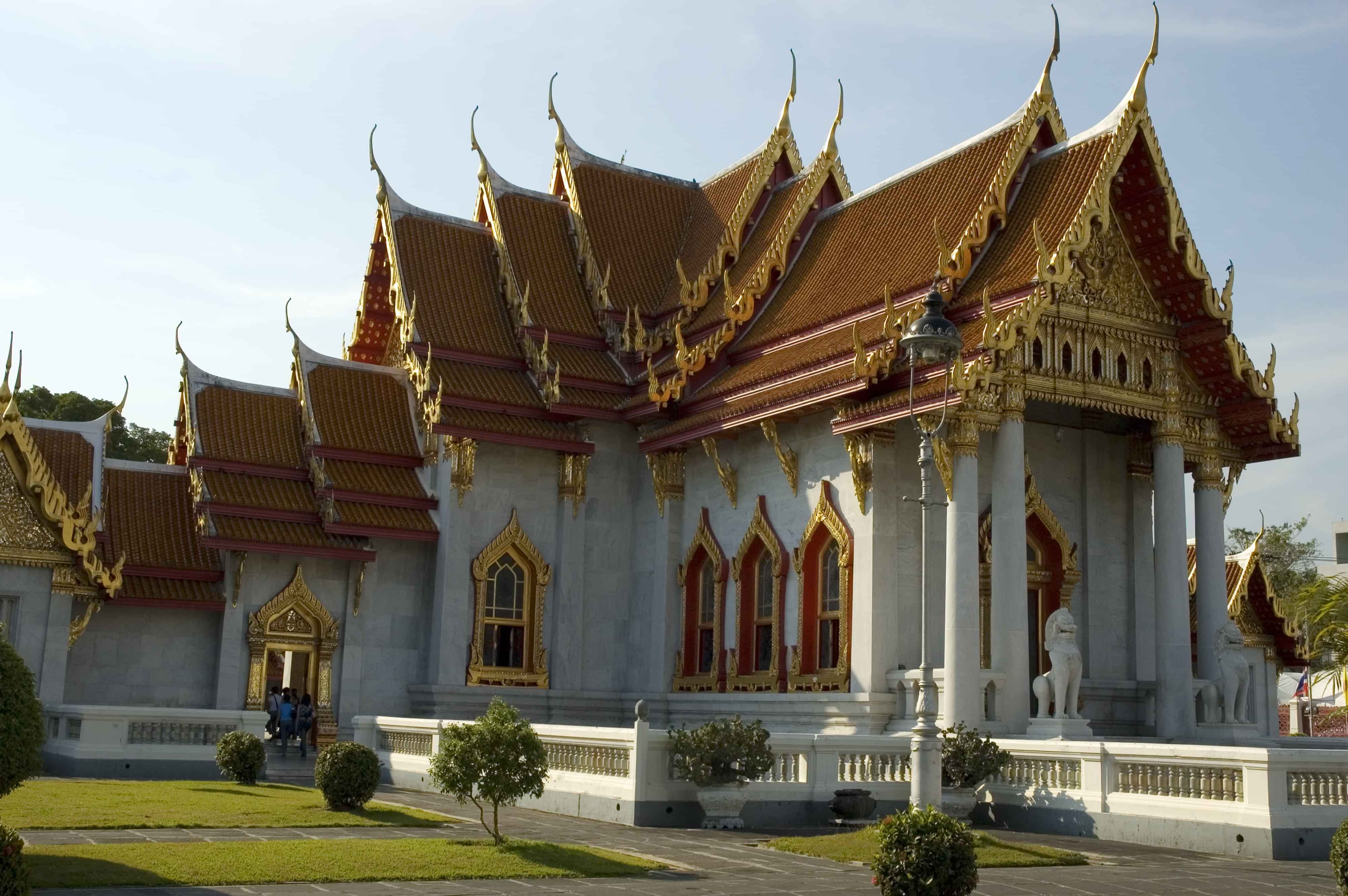 Bangkok Enroute City Tour Wat Traimit and Wat Benchamabhopit With Private Transfers